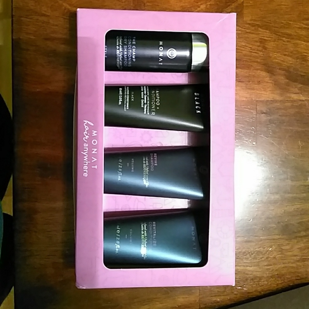 Monat travel kit